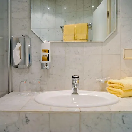 Deutsches Haus Hotell 3*