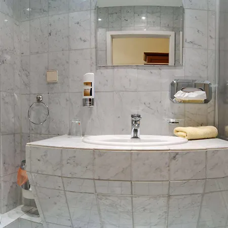 Deutsches Haus Hotell 3*