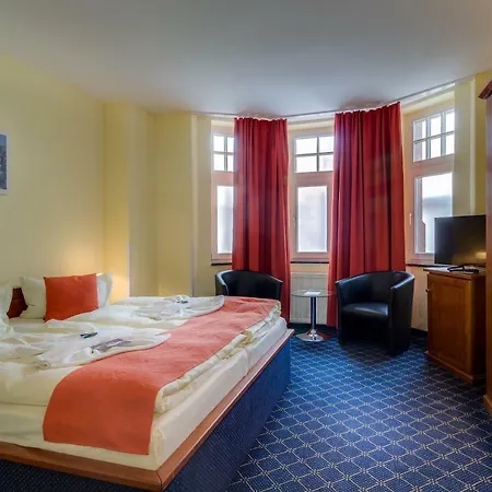 Deutsches Haus Hotell 3*